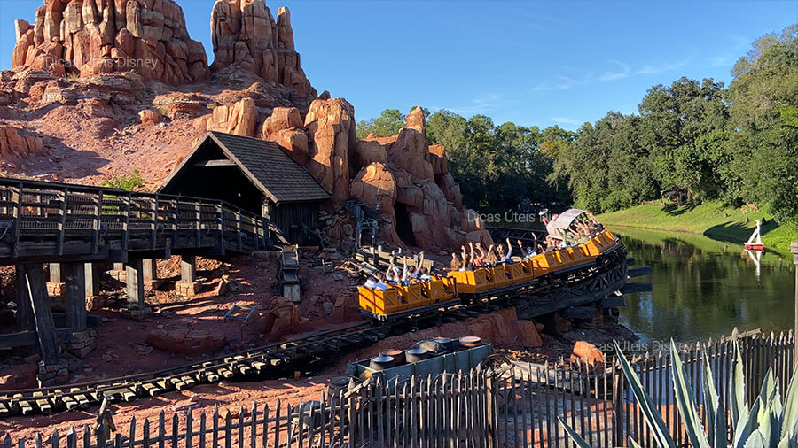 5 melhores atrações do Magic Kingdom. Atração nº2: Big Thunder Mountain - Magic Kingdom - Foto: Dicas Úteis Orlando