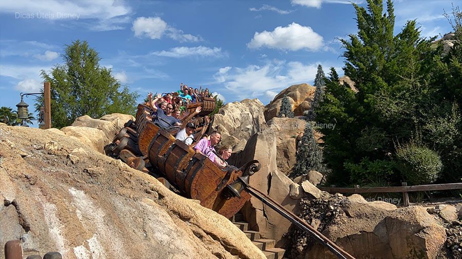 5 melhores atrações do Magic Kingdom. Atração nº1: Seven Dwarfs Mine Train - Magic Kingdom - Foto: Dicas Úteis Orlando