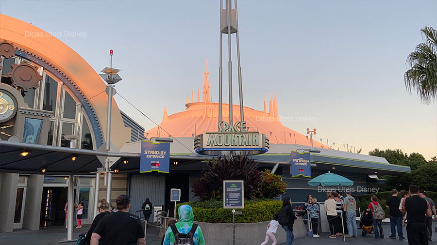 5 melhores atrações do Magic Kingdom. Atração nº3: Space Mountain - Magic Kingdom - Foto: Dicas Úteis Orlando