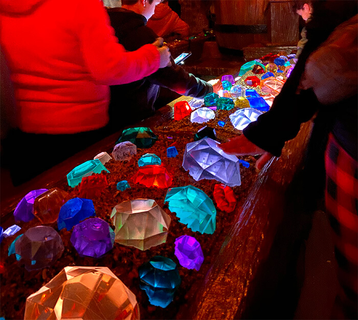 5 melhores atrações do Magic Kingdom. Atração nº1: Fila Seven Dwarfs Mine Train - Magic Kingdom - Foto: Dicas Úteis Orlando