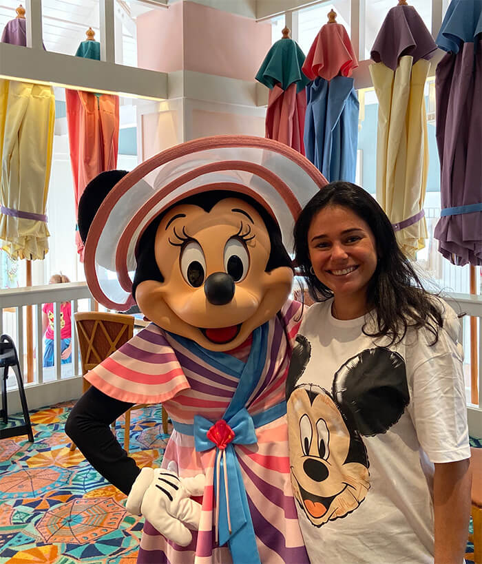 café da manhã com personagens na Disney - Foto com a Minnie