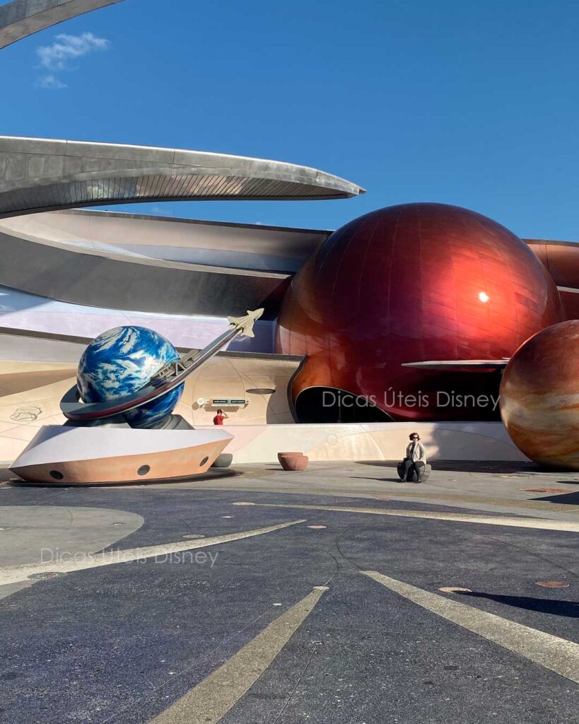 Como é o parque Epcot mission space