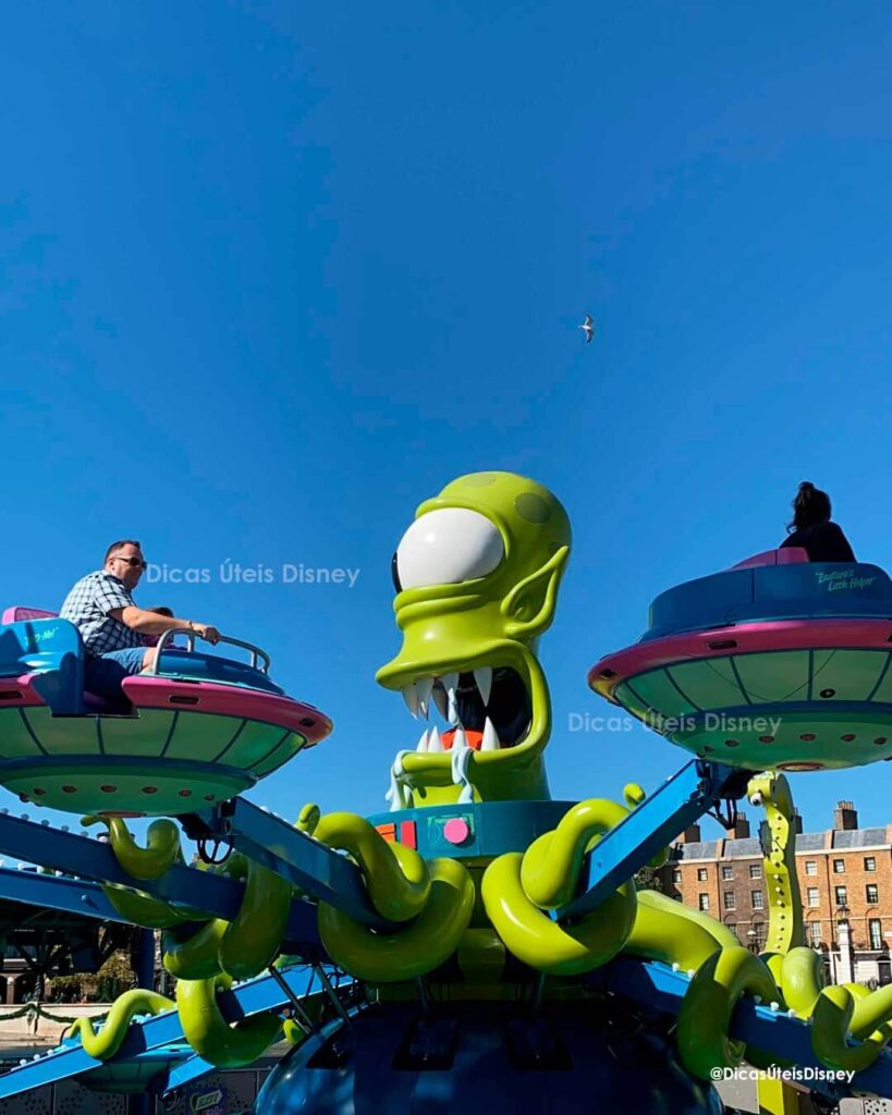 Como é a área dos Simpsons no parque Universal Studios atração