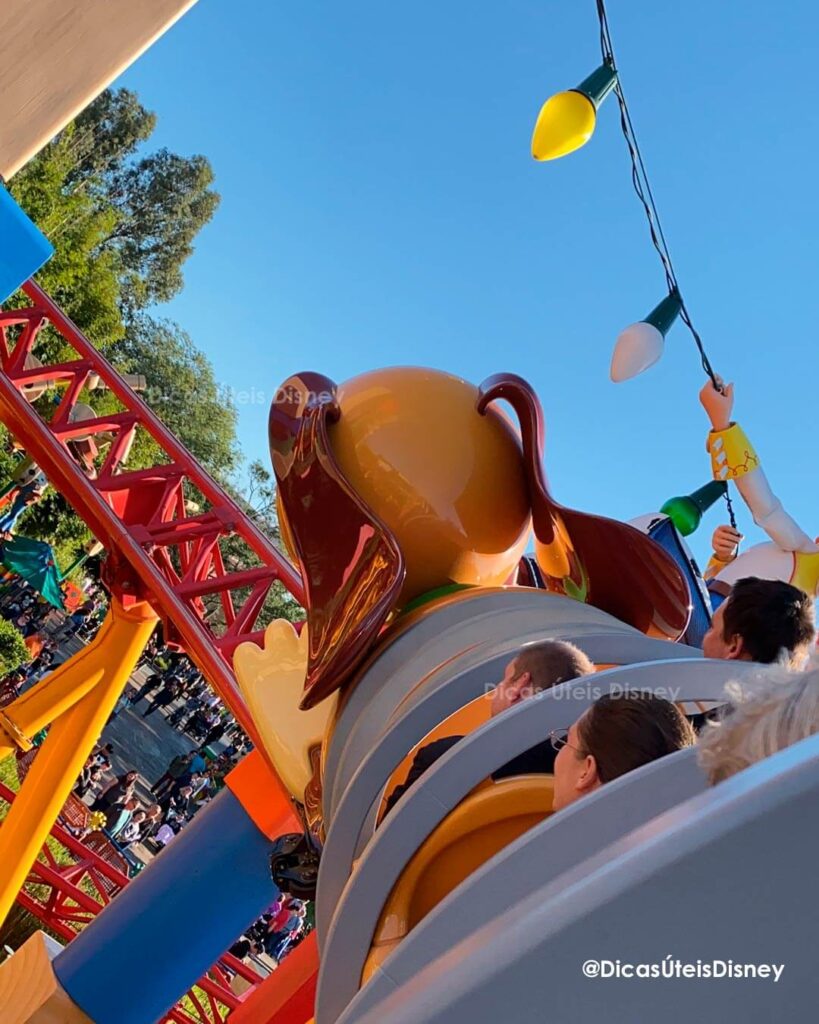 Como é a área Toy Story Land no Hollywood Studios slinky dog dash montanha russa toy story