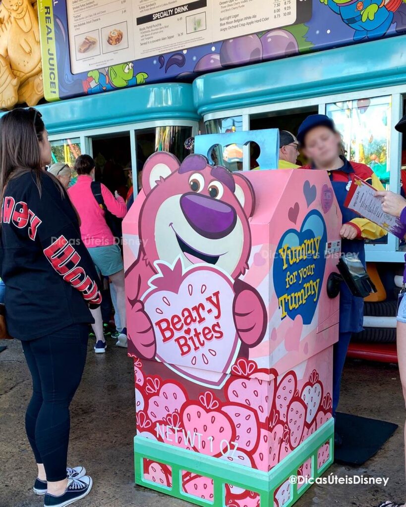 Como é a área Toy Story Land no Hollywood Studios woody lunch box