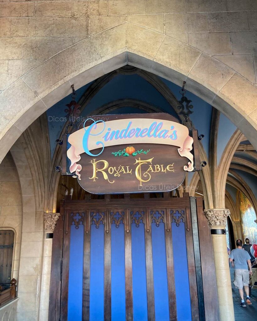 Como é a área Fantasyland no Magic Kingdom Cinderella's Royal Table