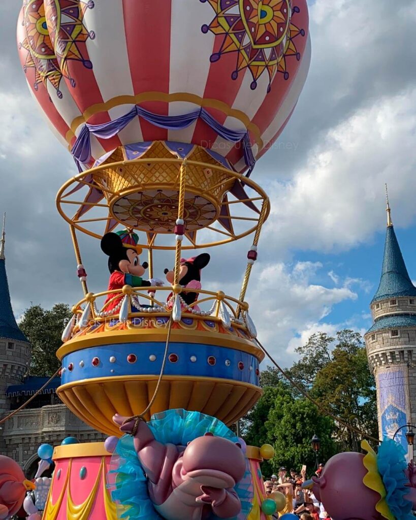 Como é a área Fantasyland no Magic Kingdom shows