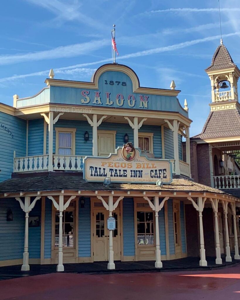 Como é a área Frontierland do parque Magic Kingdom Pecos Bill Restaurante