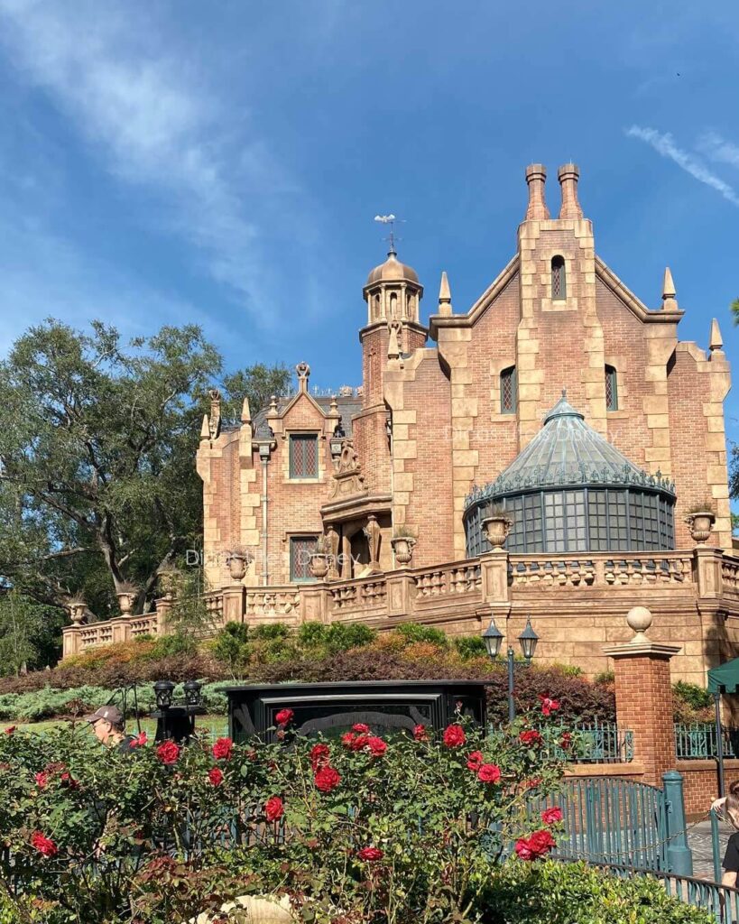 Como é a área Liberty Square do parque Magic Kingdom Haunted Mansion