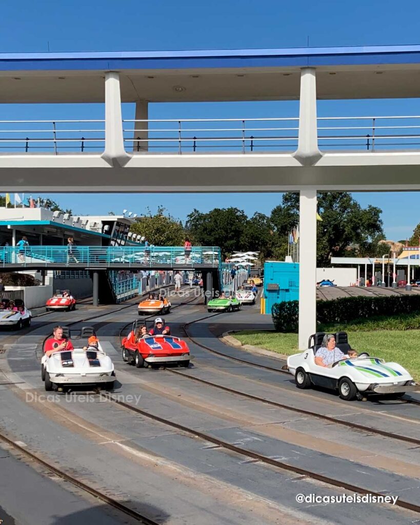 Como é a área Tomorrowland do parque Magic Kingdom Tomorrowland Speedway