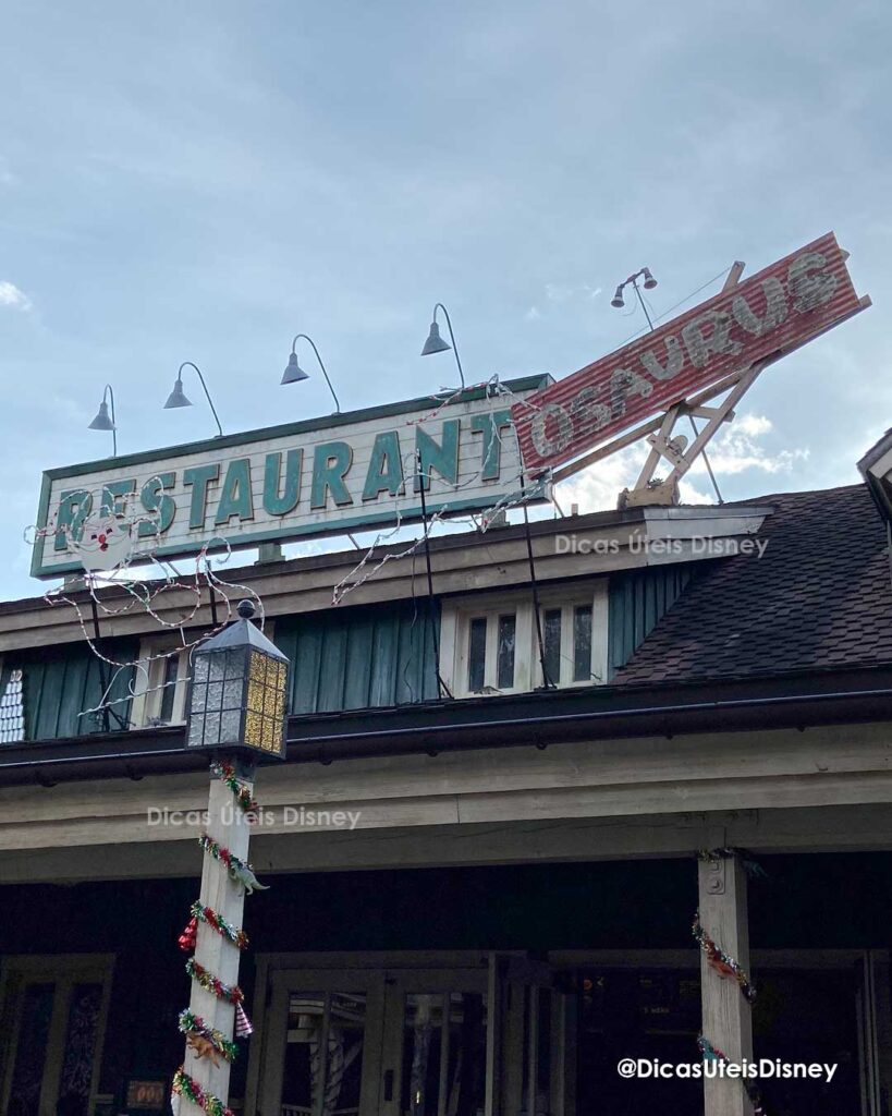 como-e-a-dinoland-usa-animal-kingdom-restaurantosaurus-dicas-uteis-disney