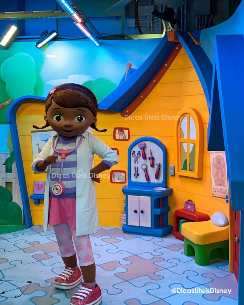 Como é a Animation Courtyard no Hollywood Studios Disney Junior