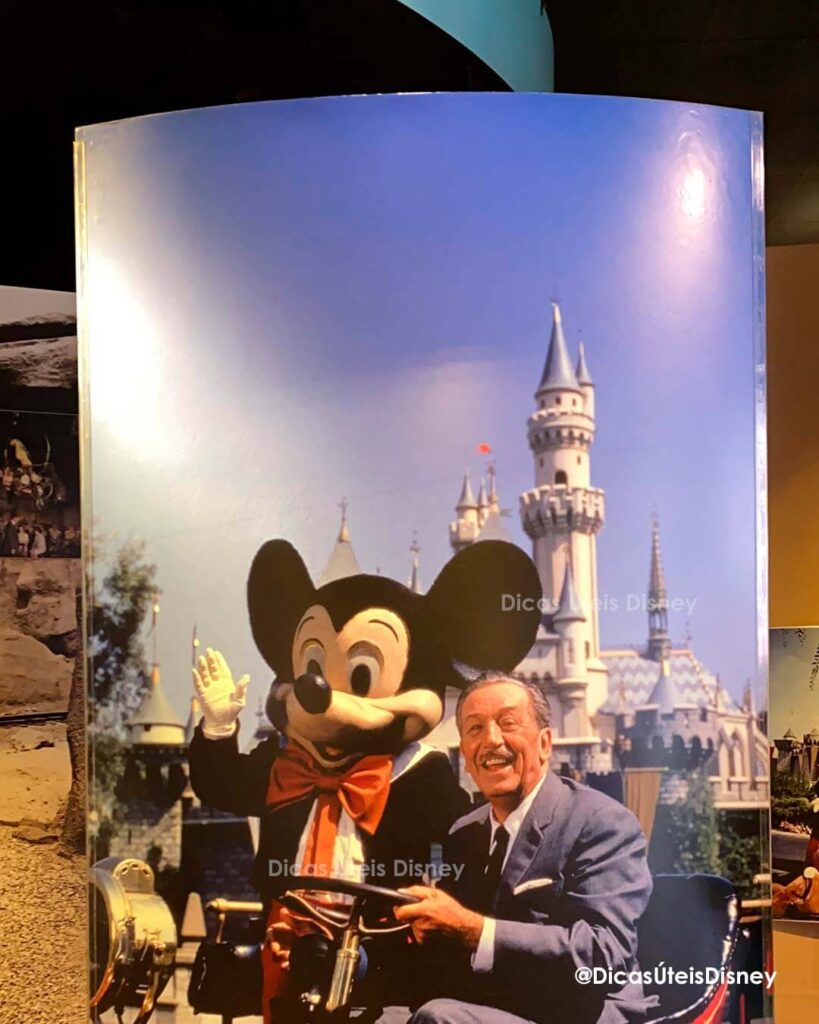 Como é a Animation Courtyard no Hollywood Studios Walt Disney Presentes Photo