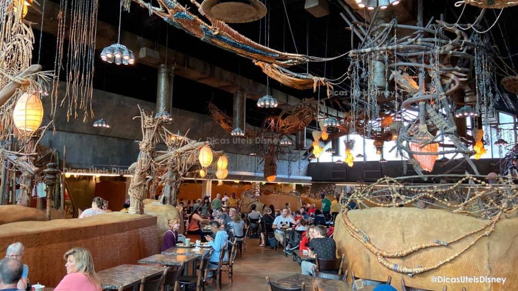 como-e-restaurante-satuli-canteen-avatar-pandora-como-e-animal-kingdom-dicas-uteis-disney