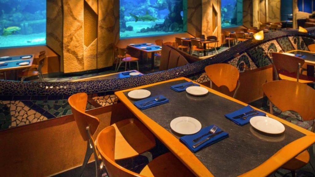 como-e-area-future-world-west-epcot-restaurante-coral-reef-interior-dicas-uteis-disney
