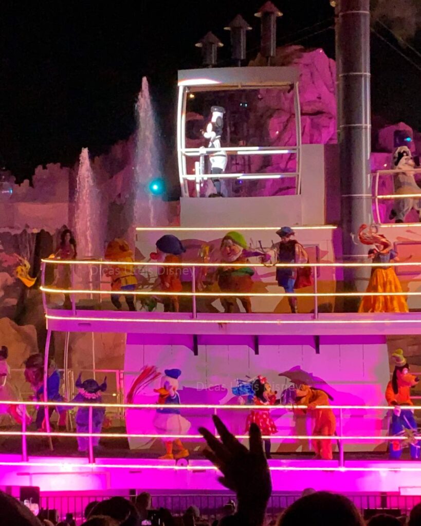 shows e desfiles nos parques da Disney Fantasmic