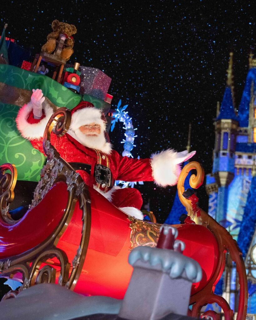 Papai noel no desfile da festa de natal do Magic Kingdom 2026