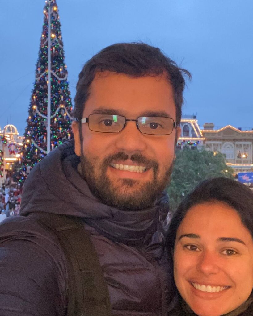 Joana e Felipe na festa de natal do Magic Kingdom 2026